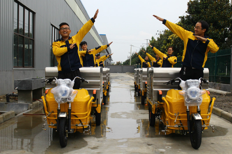 電動(dòng)三輪清洗車.jpg